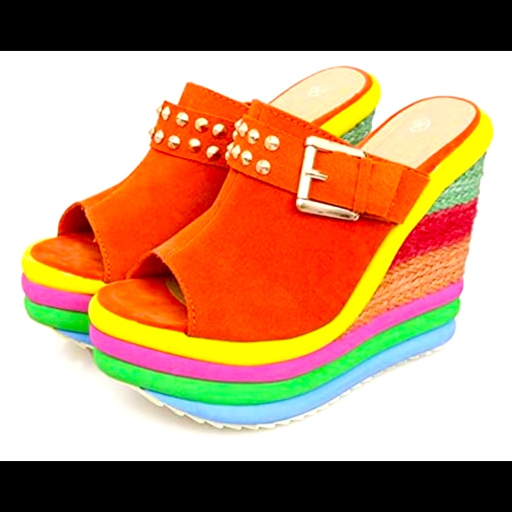 Suede wedges!❤️